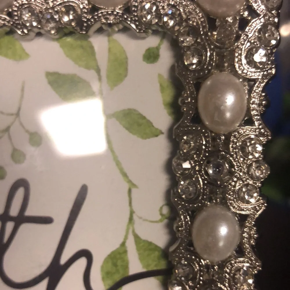 Beautiful Faux Pearl & Rhinestone “Faith” Photo Frame. Holds a 5 x 7 pic!
